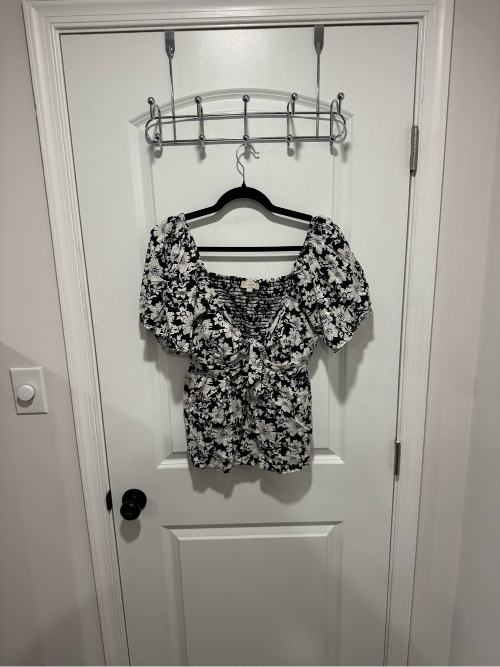 LOFT Black & White Floral Puff-Sleeve Sweetheart Blouse